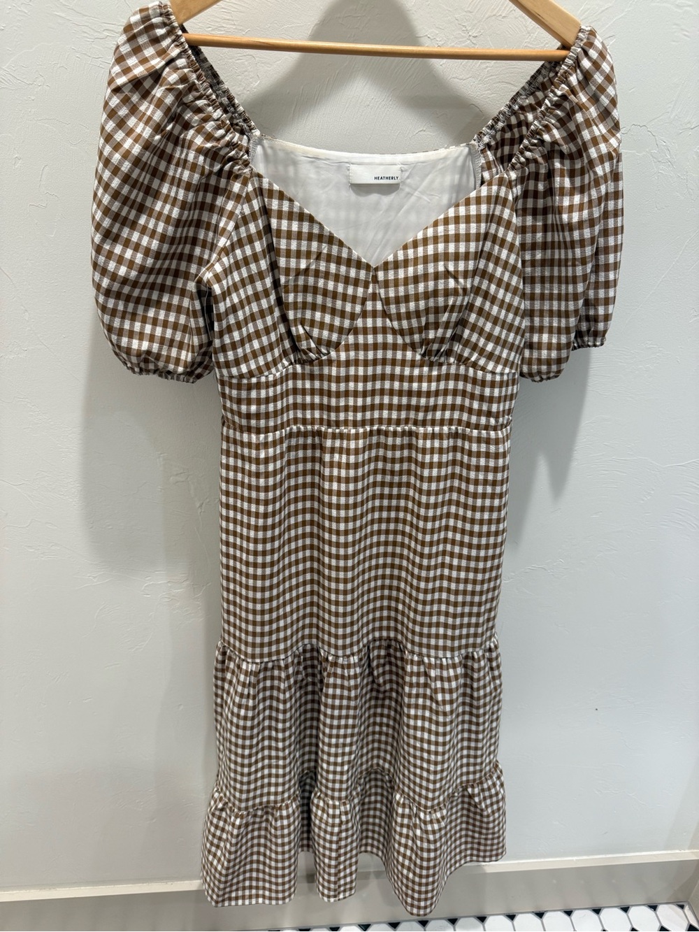 Brown Gingham Puff-Sleeve midi dress